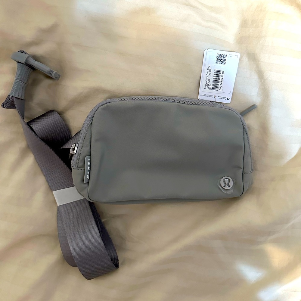 Lululemon Everywhere Belt Bag 1L Grey Silver